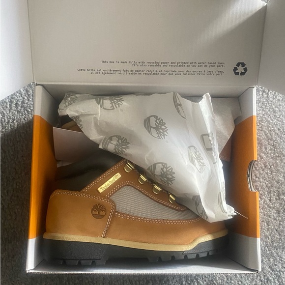 NWT!!! YOUTH TIMBERLAND FIELD MID BOOT (WHEAT)